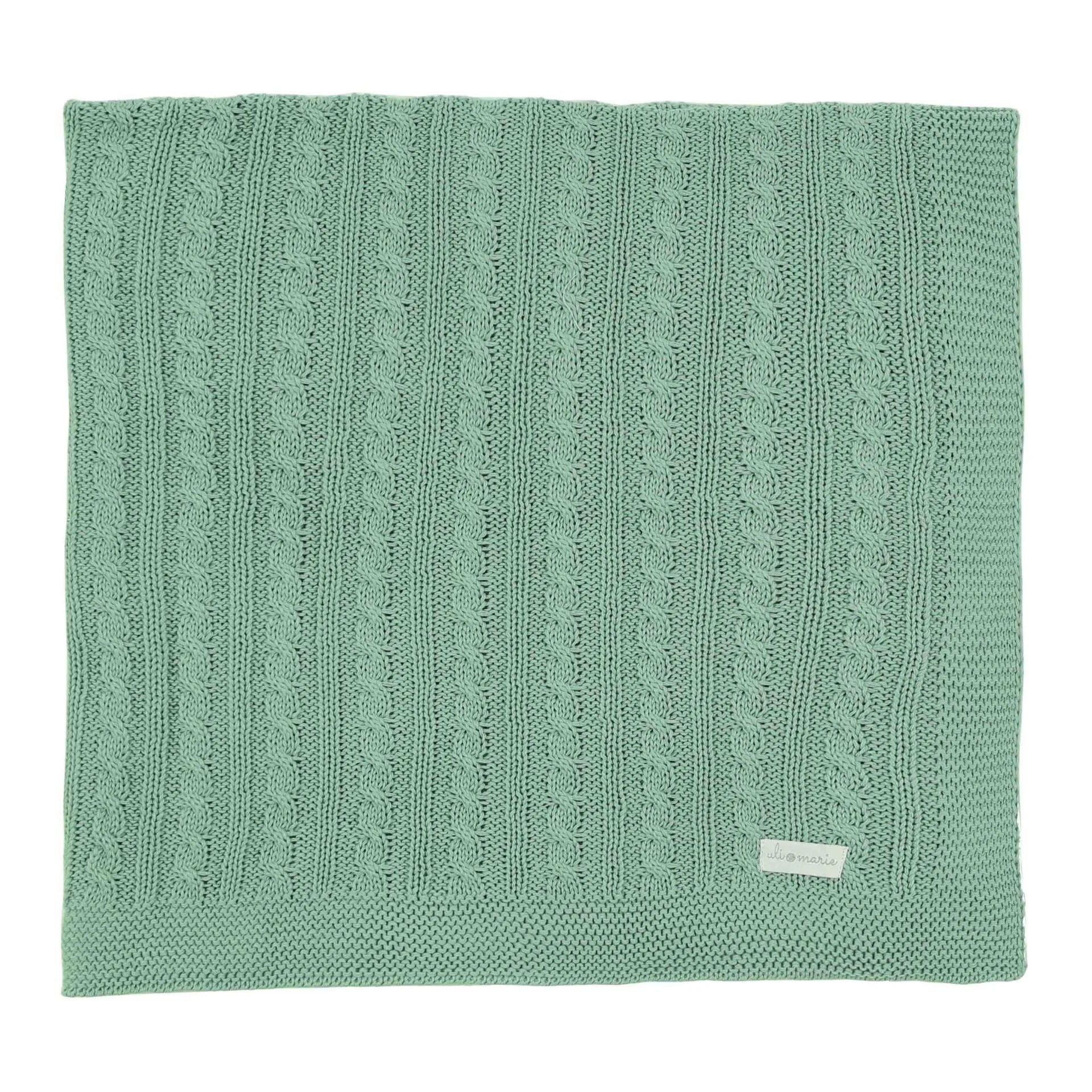 manta uli verde cideira em tricô com padronagem de tranças verticais e acabamento em barra canelada