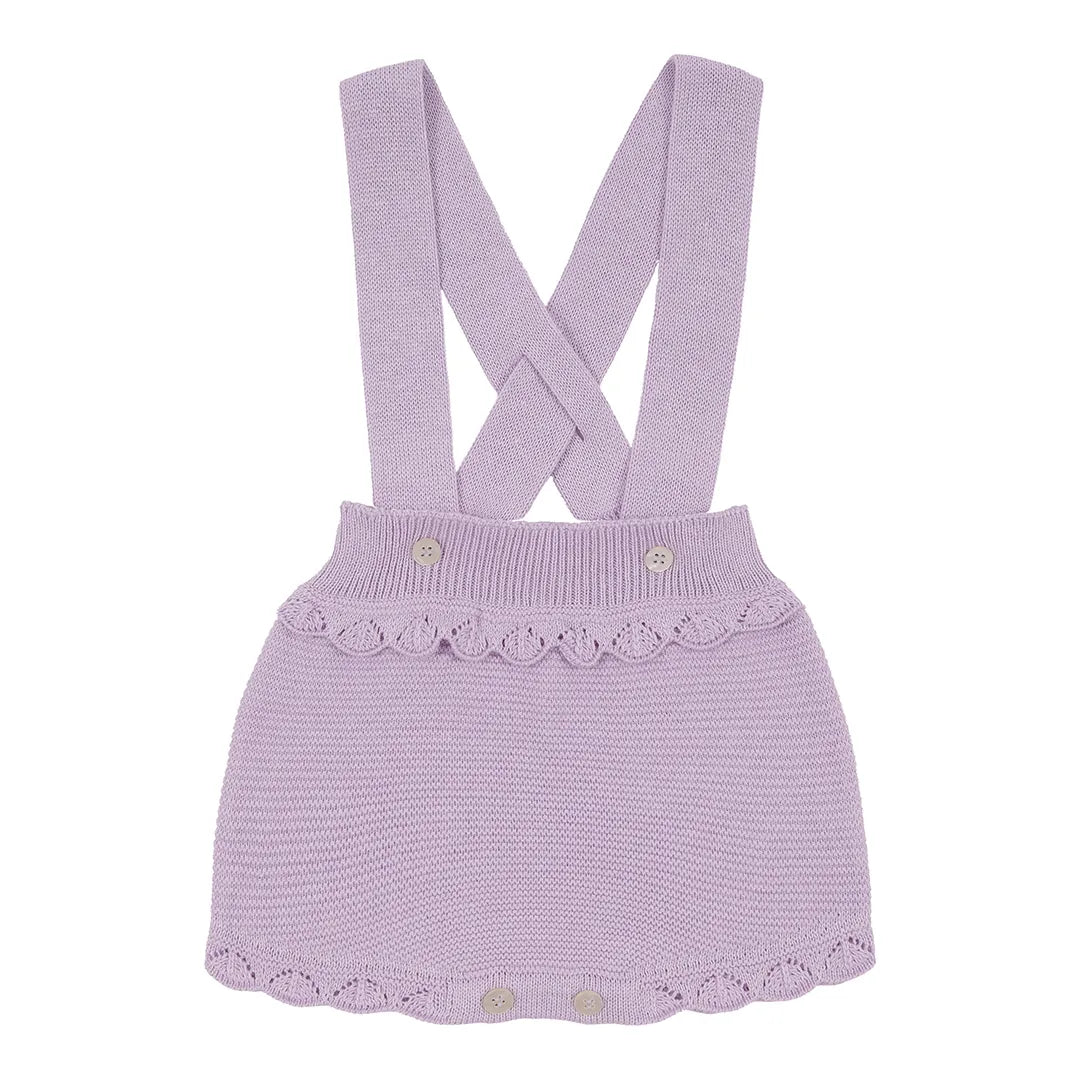 romper malu lilás com suspensórios em tricot, sobre body personalizado donatella com flores bordadas na gola