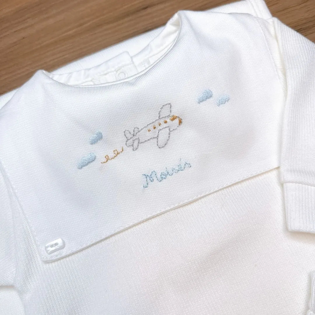 saída maternidade avião em tricot branco com bordado de avião e nome personalizado, gorro e manta combinando