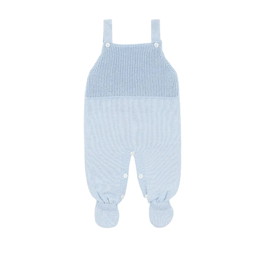 saída maternidade bambu azul bebê, com jardineira de tricot e botões de madrepérola e manta canelada