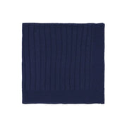 Manta retangular de tricô azul-marinho com textura canelada e faixas verticais