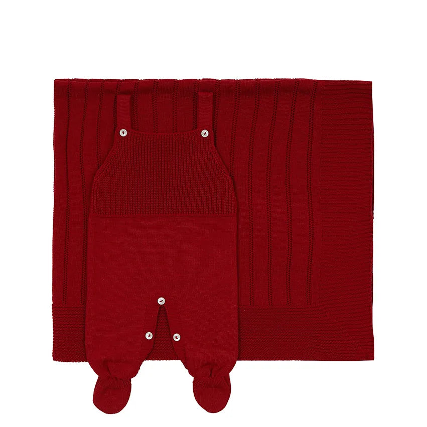 saída maternidade bambu vermelha, com jardineira de tricot canelado e manta com ponto barra vertical