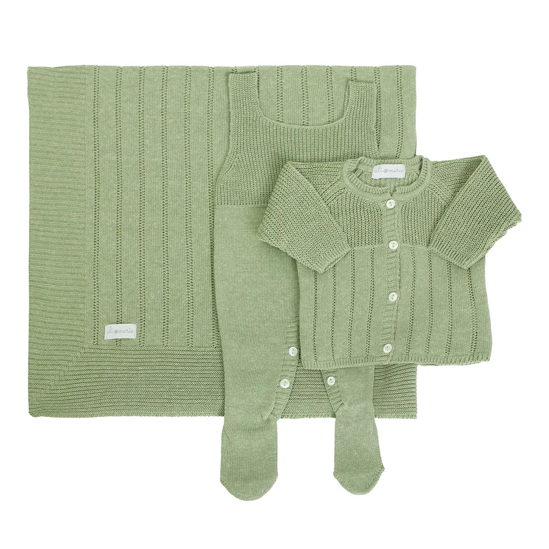 saída maternidade bambu verde folha com macacão e manta de tricot, detalhes em ponto canelado delicado