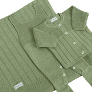 saída maternidade bambu verde folha com macacão e manta de tricot, detalhes em ponto canelado delicado