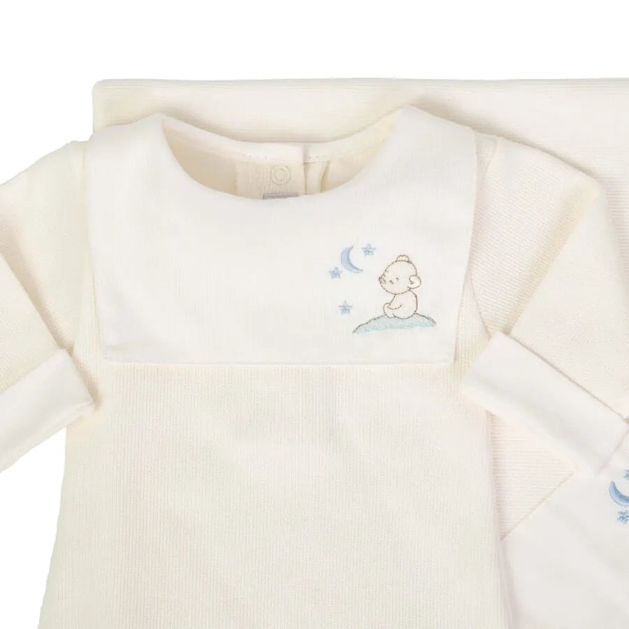 saída maternidade bons sonhos off-white com macacão e manta de tricot, pala bordada com ursinho e lua