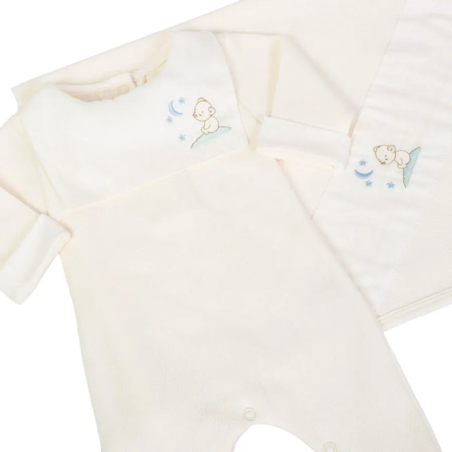 saída maternidade bons sonhos off-white com macacão e manta de tricot, pala bordada com ursinho e lua