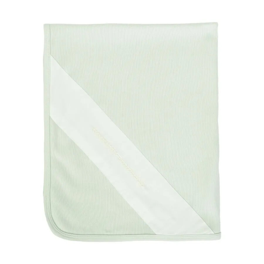 manta da saída maternidade clássica verde malva com faixa branca e bordado discreto em ponto folha no detalhe