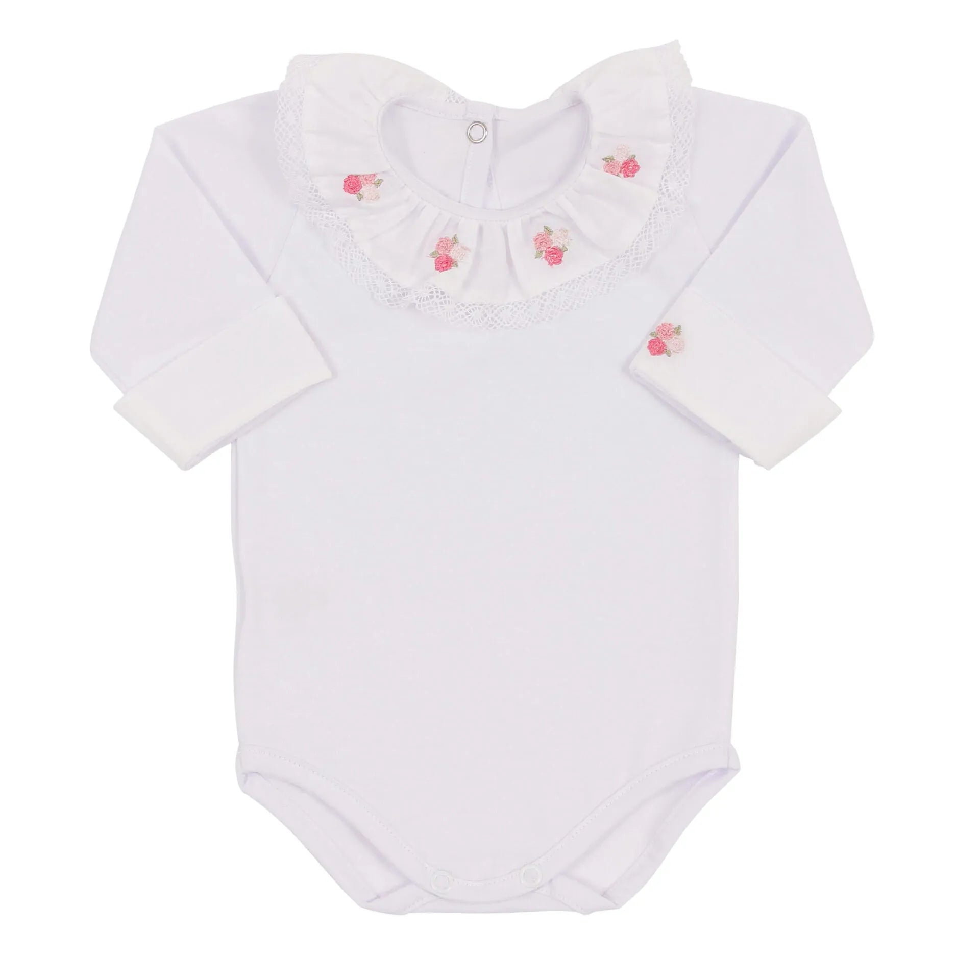 saída maternidade flores rosa claro com macacão de tricot, gola babado e detalhes de flores cor-de-rosa