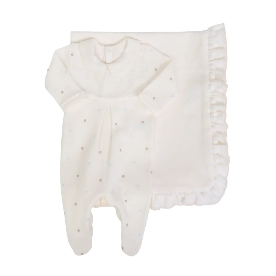 Conjunto Saída Maternidade Heitor off-white: macacão com poás azuis e bege e manta off-white com babados