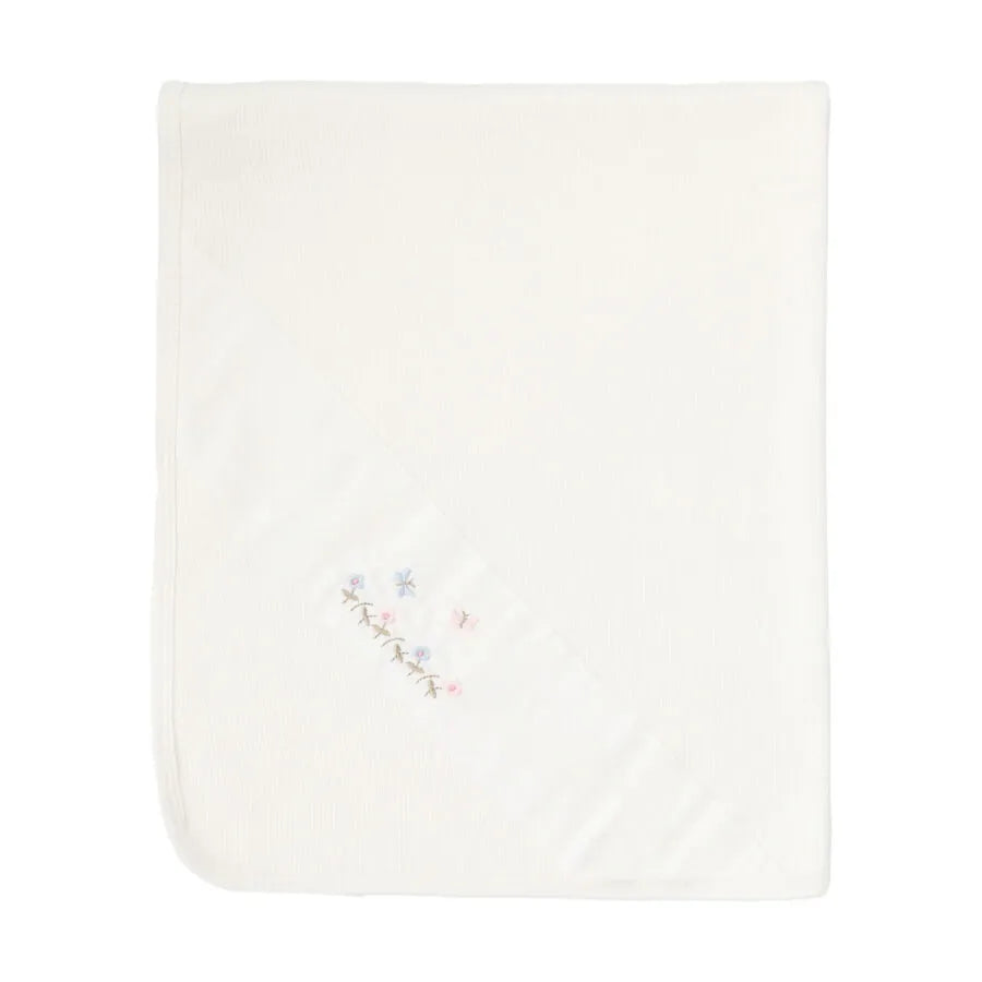 manta da saída maternidade jardim off-white com bordado delicado de flores e borboletas coloridas no canto