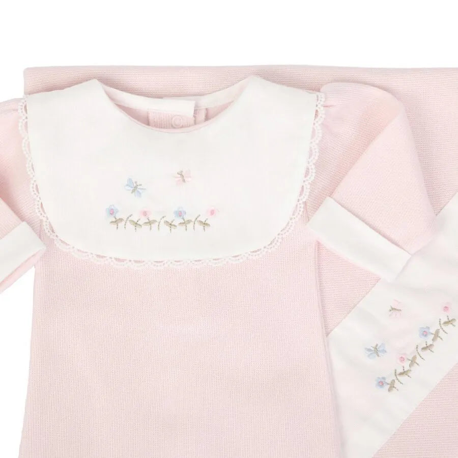 macacão saída maternidade jardim rosa bebê com pala branca bordada com flores e borboletas em azul e rosa