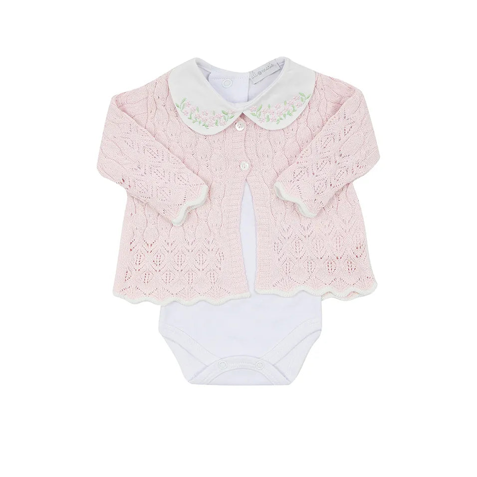 saída maternidade julieta rosa bebê com macacão, casaquinho rendado, manta de tricot e body gola bordada