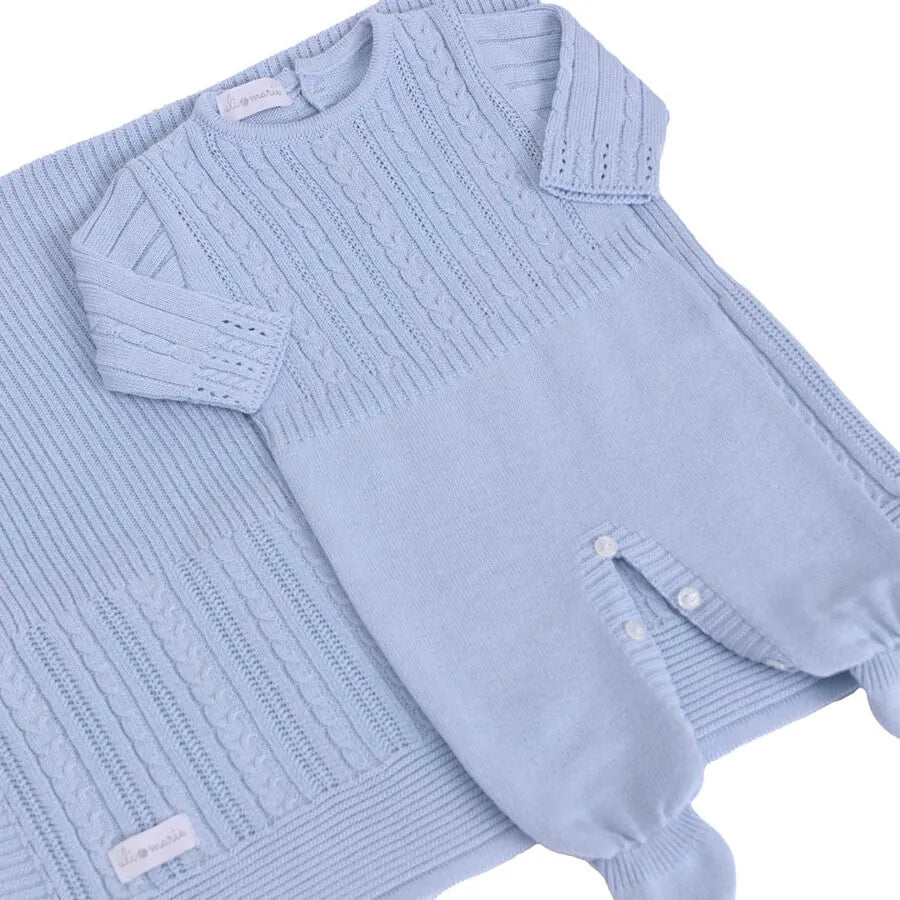 saída maternidade lisboa azul bebê, macacão de tricot com manga longa e gola redonda sobre manta