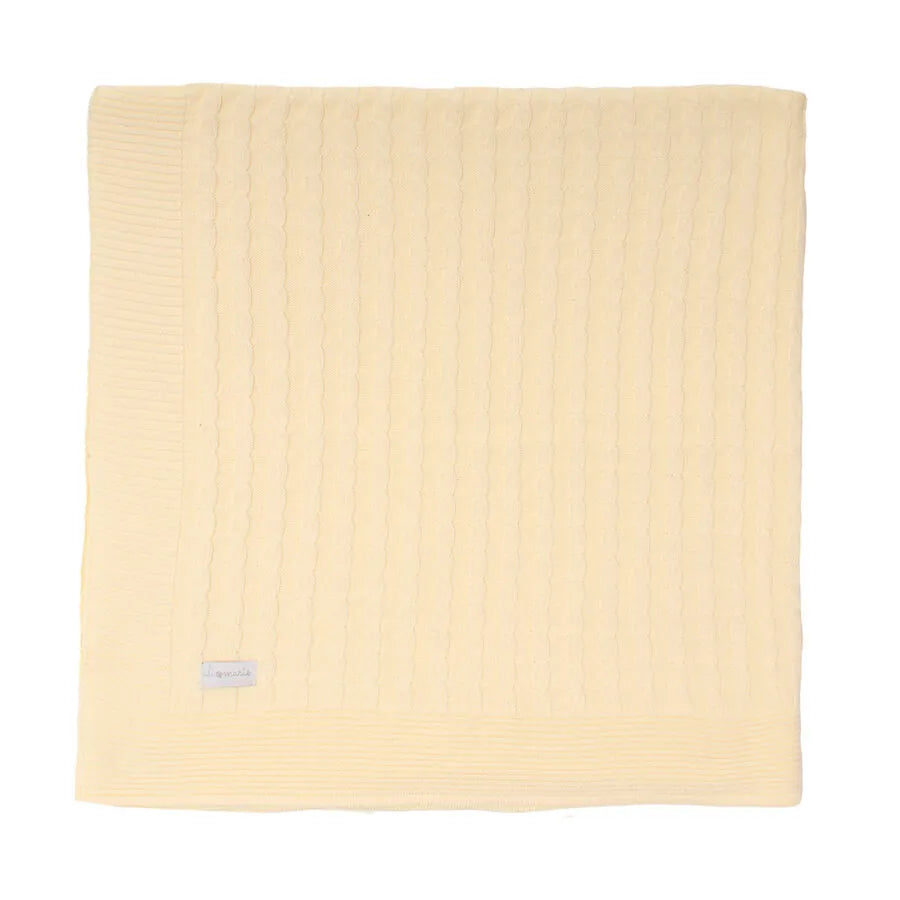 saída maternidade lorenzo amarelo bebê com macacão e manta de tricot, detalhes em ponto trançado clássico