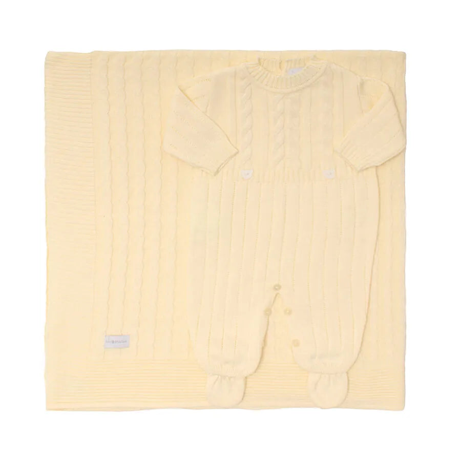 saída maternidade lorenzo amarelo bebê com macacão e manta de tricot, detalhes em ponto trançado clássico