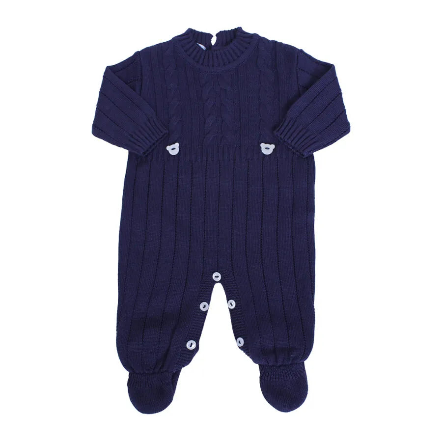 saída maternidade lorenzo azul marinho com macacão e manta de tricot, detalhes em ponto trançado e botões branco