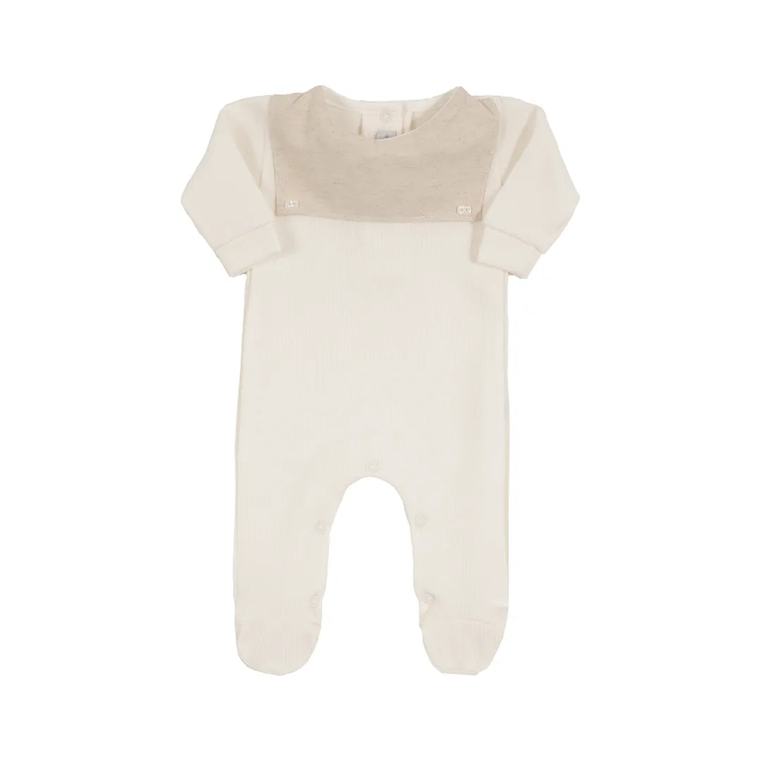 saída maternidade luiz bege com macacão de malha canelada e pala frontal em linho cor areia