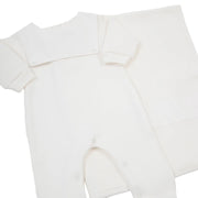 saída maternidade luiz offwhite em malha lisa, com macacão de manga longa, pala quadrada e manta combinando