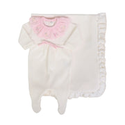 saída maternidade melina off-white e rosa bebê com macacão gola babado bordada e manta de babados