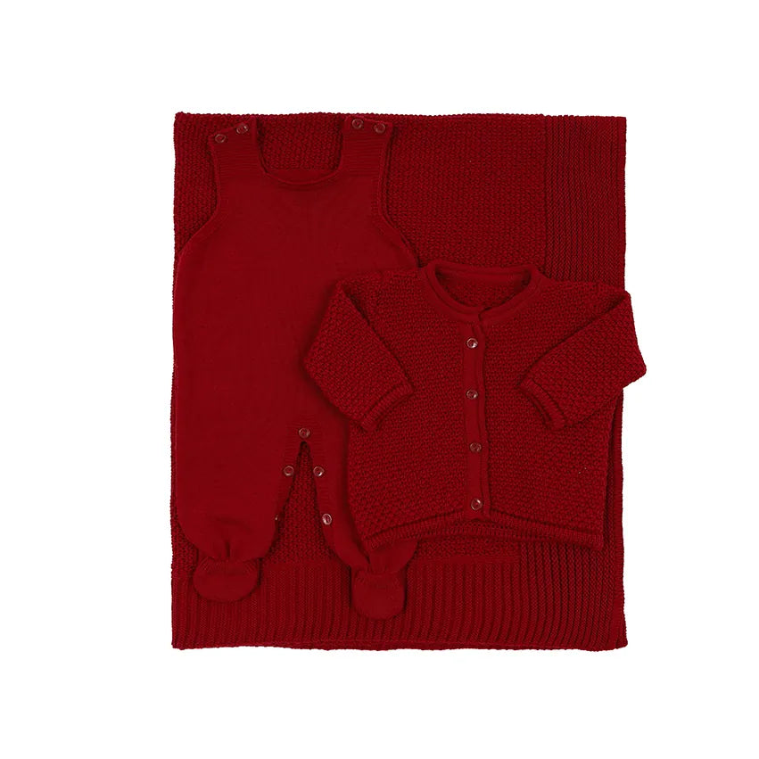 saída maternidade pipoca vermelha, com macacão, casaquinho texturizado em tricot e manta canelada