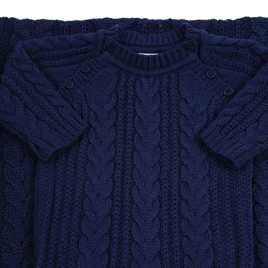 saída maternidade sorrento azul marinho com macacão de tricot e manta combinando vista de cima