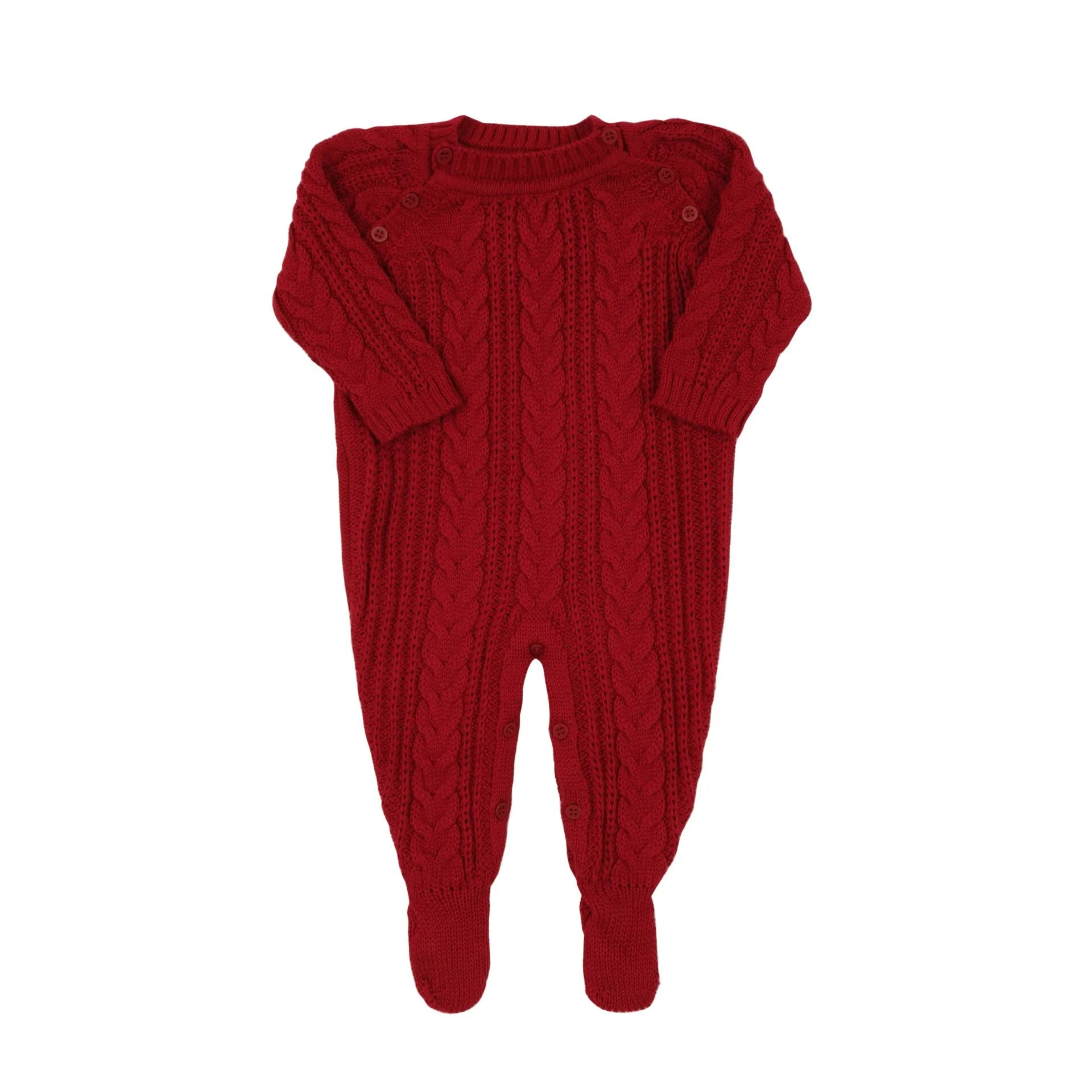 saída maternidade sorrento vermelha composta por macacão em tricô com padrão trançado e manta combinando, perfeita para o primeiro look do bebê