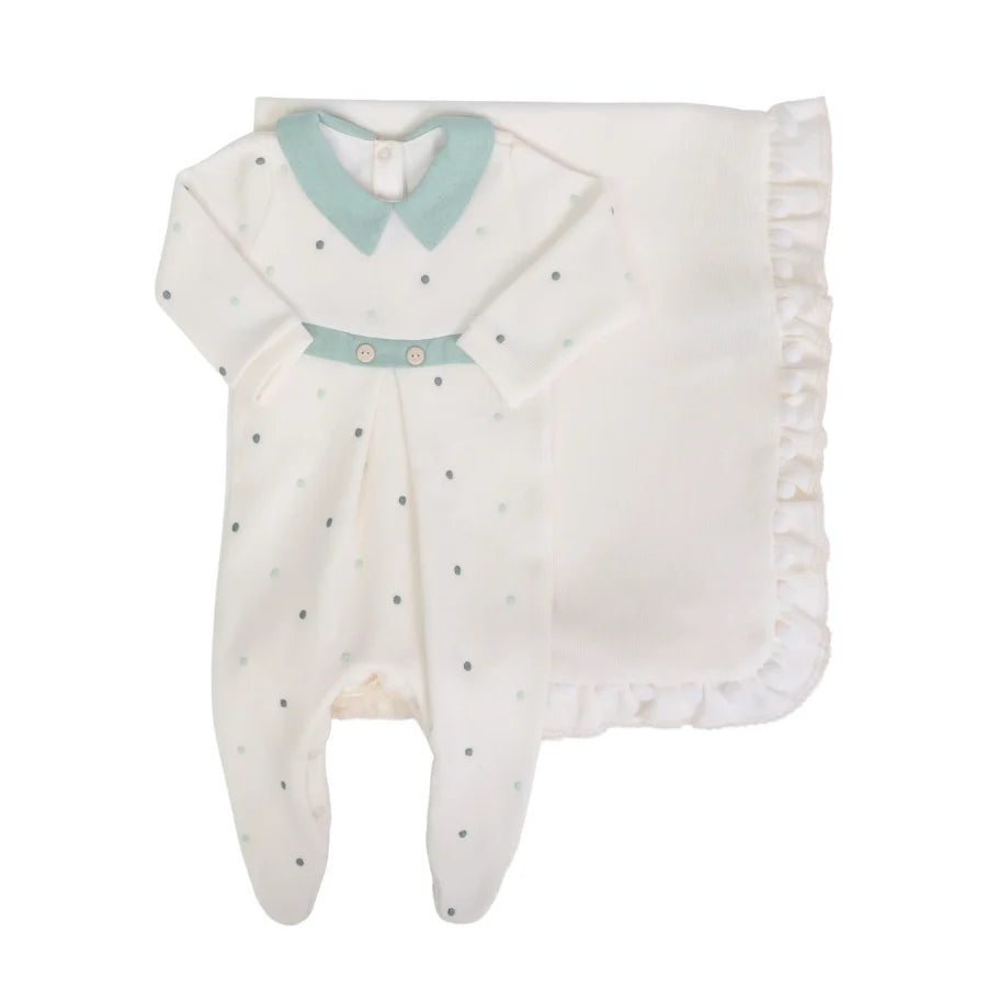 Saída Maternidade Theo verde off-white, macacão e manta combinando, ambos em off-white com detalhes verdes