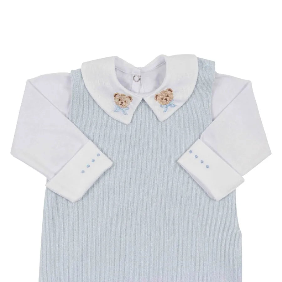 saída maternidade ursolino azul bebê, com body e macacão canelado, bordados de ursinhos na gola e toalhinhas