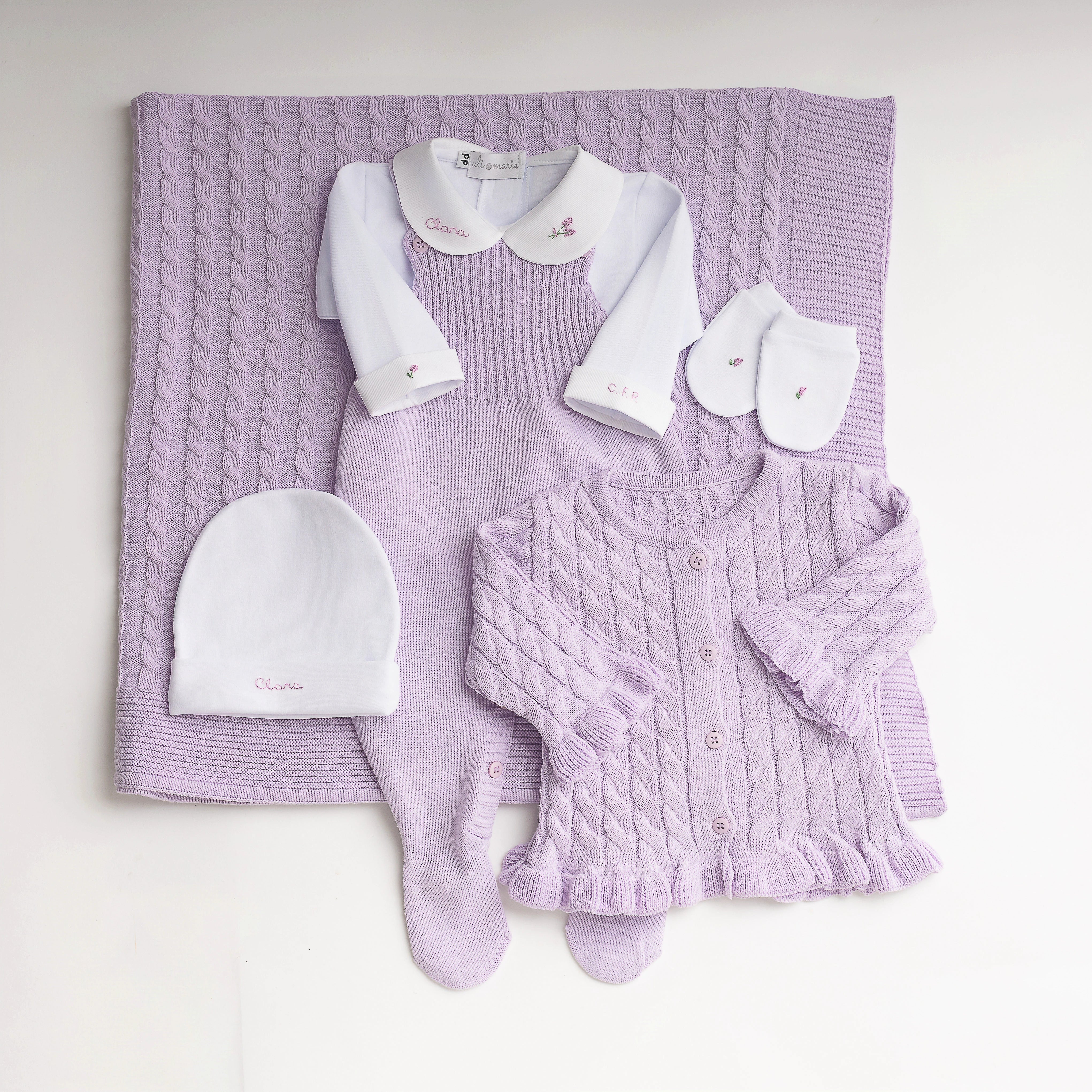 Saída Maternidade Clara lilás com body personalizado - 6 peças