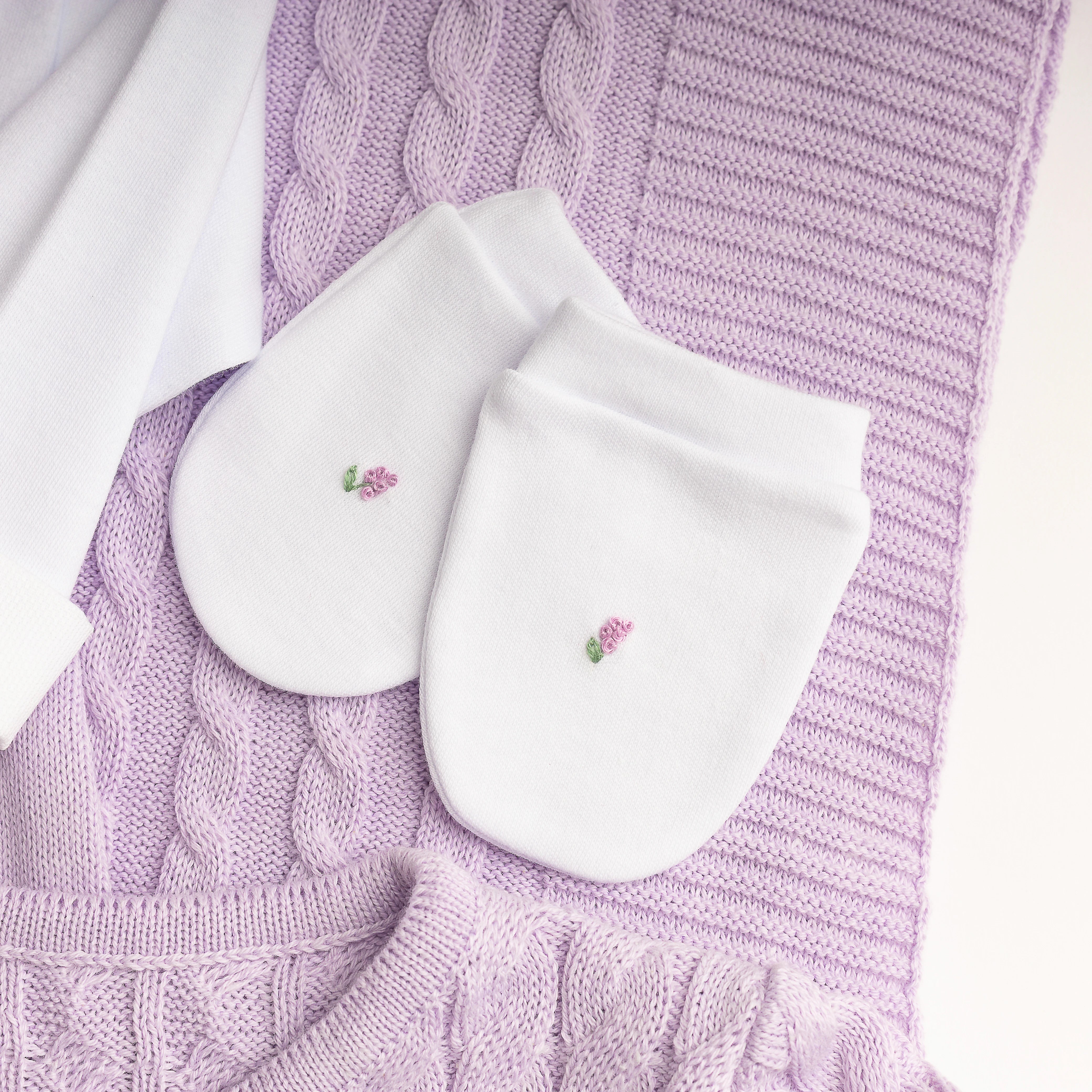 Saída Maternidade Clara lilás com body personalizado - 6 peças