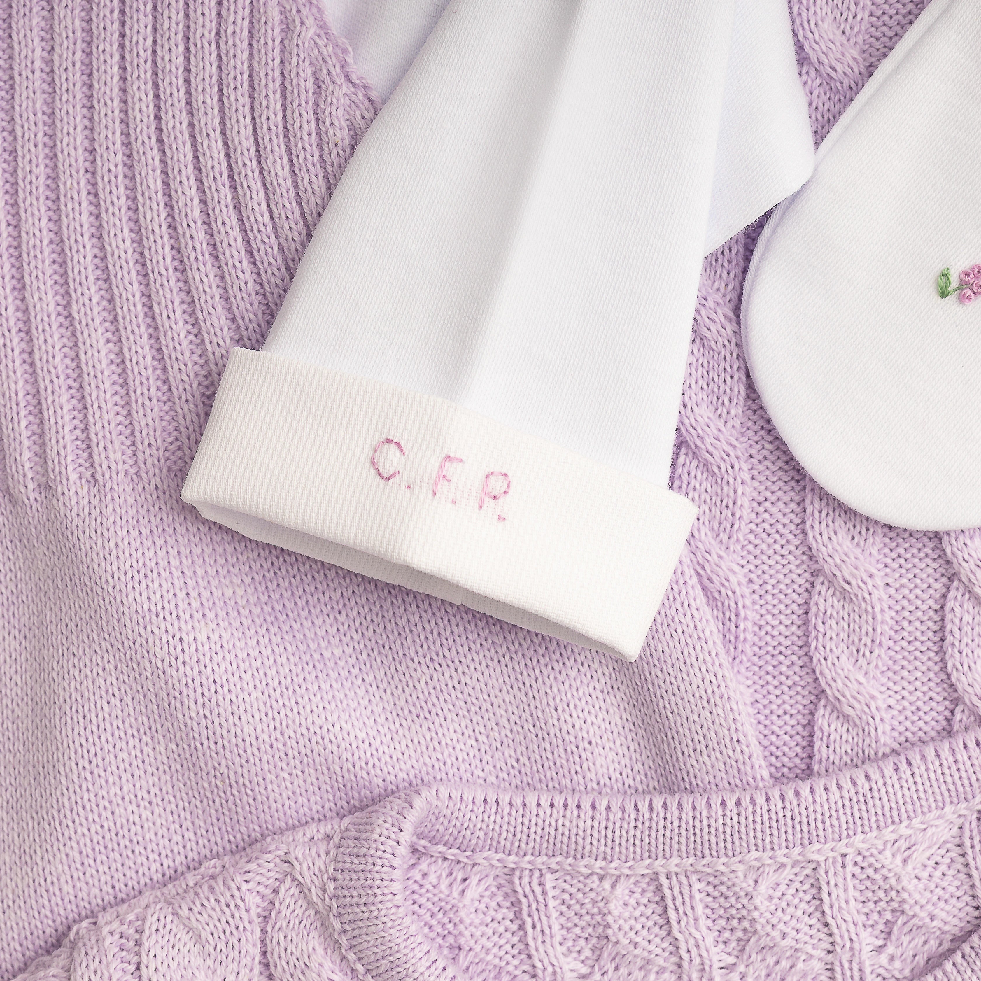 Saída Maternidade Clara lilás com body personalizado - 6 peças
