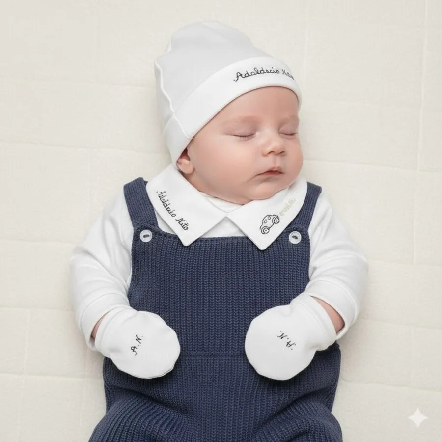 saída maternidade carros personalizada, macacão de tricot azul marinho, body e gorro branco