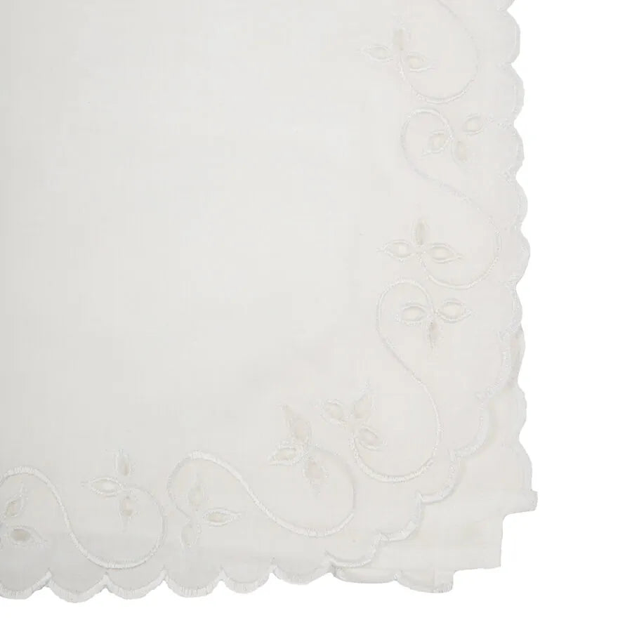 vira manta rechilieu branca com bordado em relevo e bordas recortadas no canto superior direito