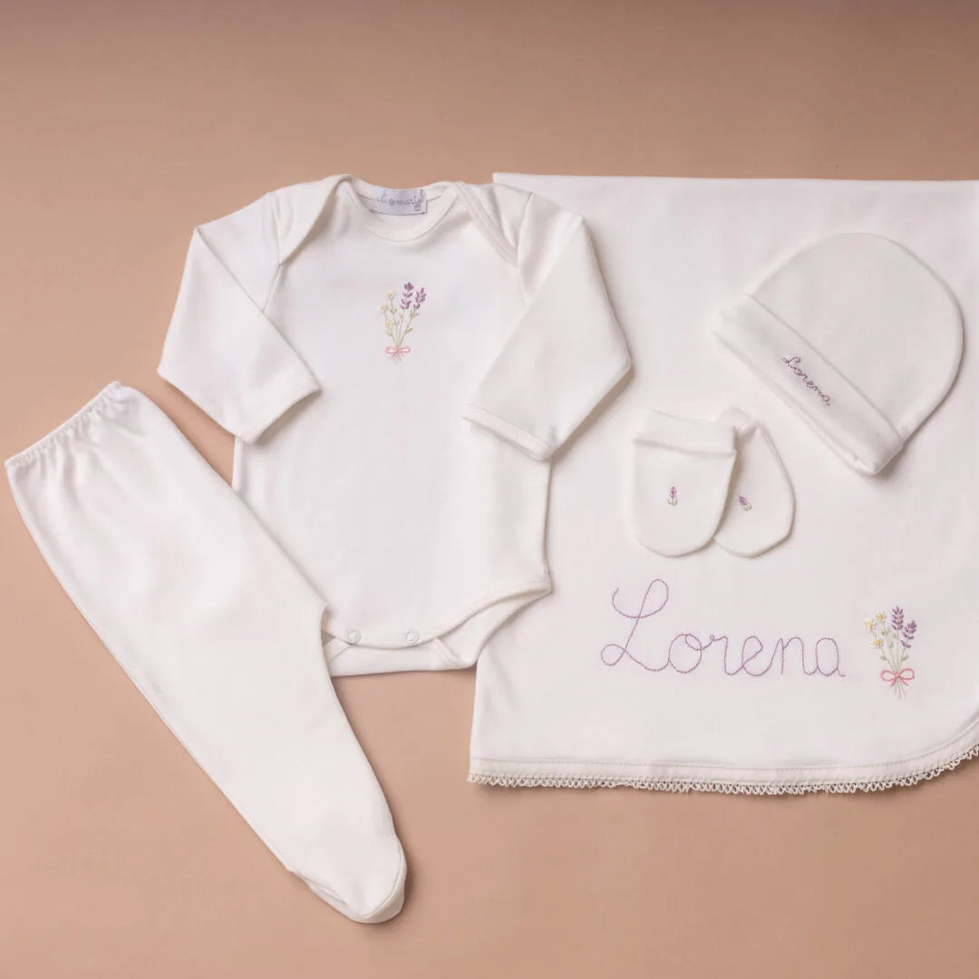 body lorena menina personalizado off-white com conjunto bebê incluindo body calça manta gorro e luvas com bordado floral lilás