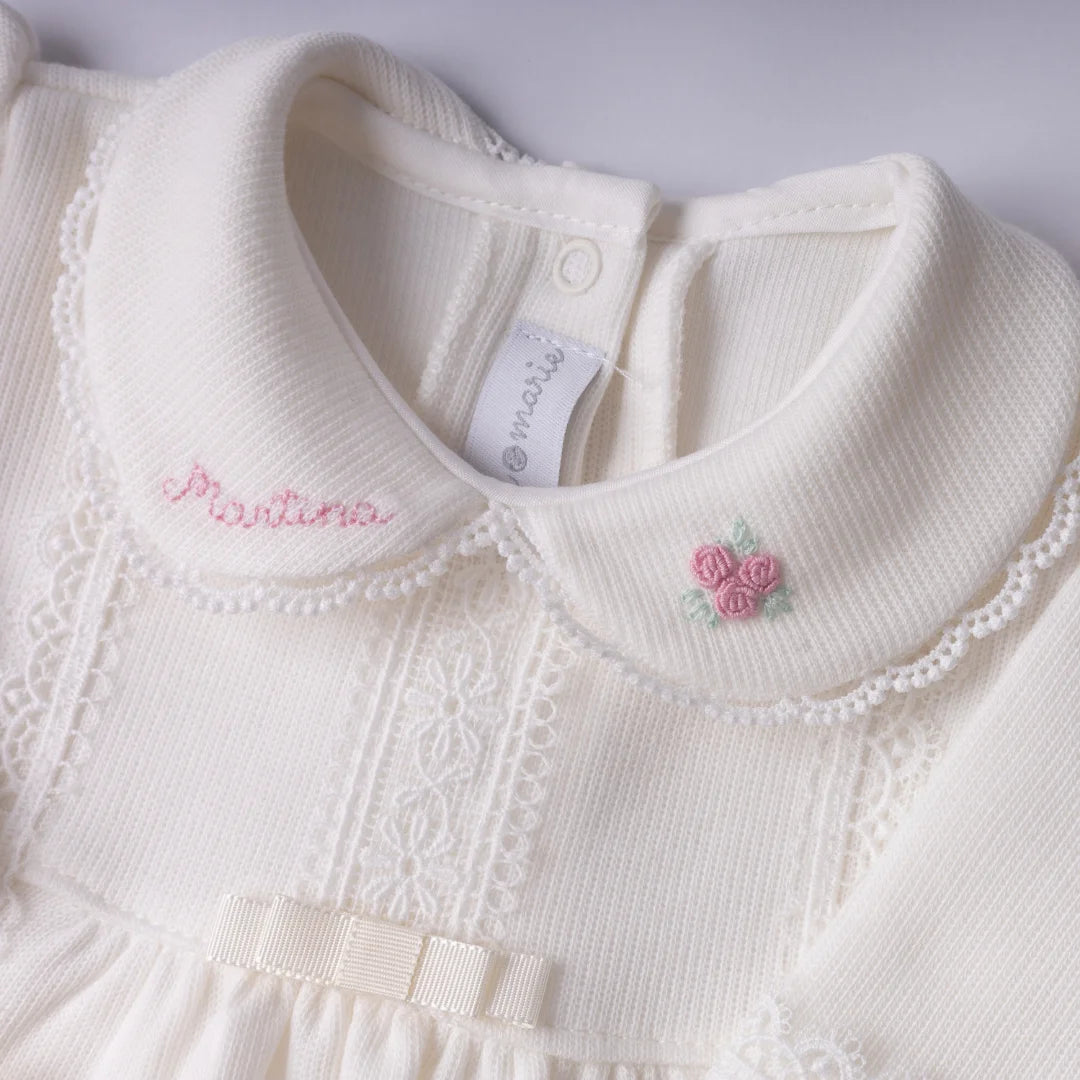 body lorena menina personalizado off-white com conjunto bebê incluindo body calça manta gorro e luvas com bordado floral lilás