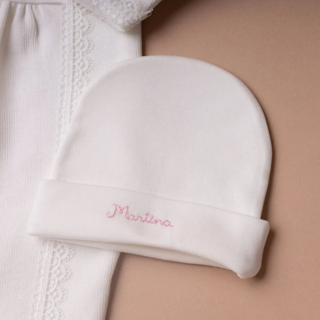 body martina menina personalizado off-white com gola bordada renda delicada e conjunto bebê com gorro e luvas