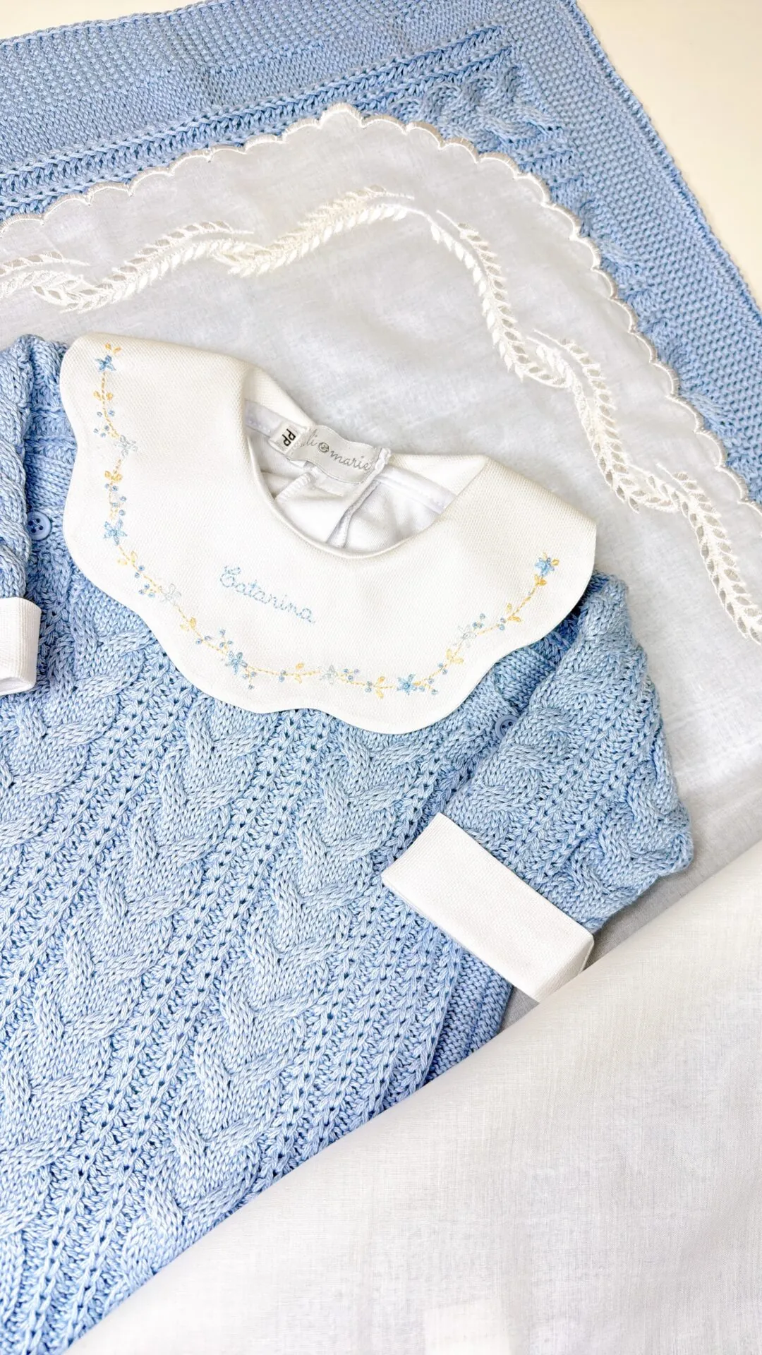 Saída Maternidade Encanto azul bebê - 3 peças - Imagem 5