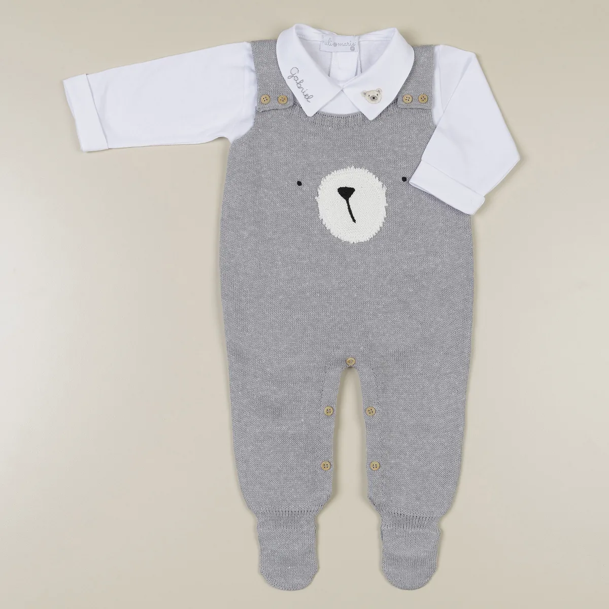 Jardineira Teddy Cinza com body Personalizado - 2 peças - Imagem 2