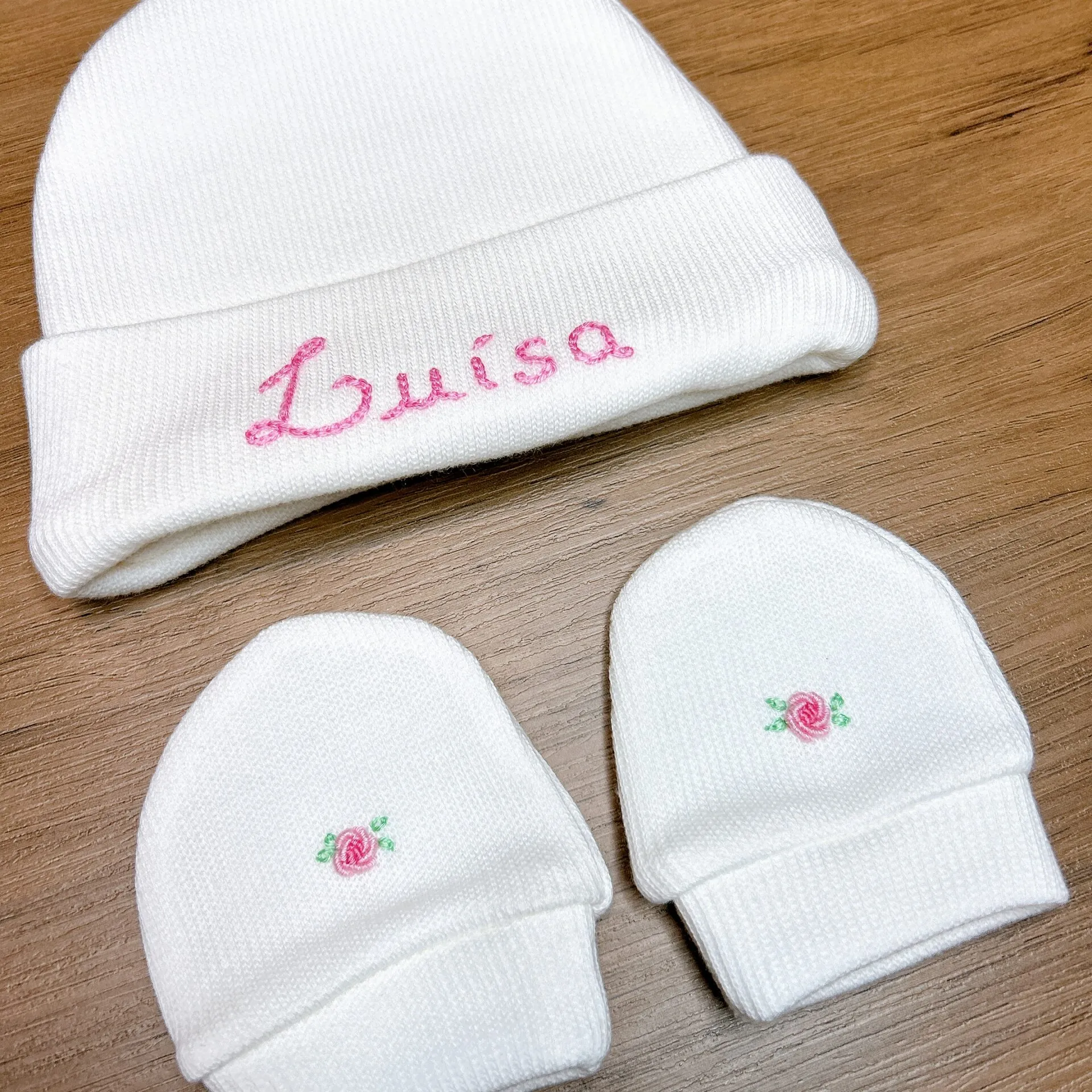 KIT-GORRO-LUVA-PERSONALIZADO-ALGODÃO-BEBE1